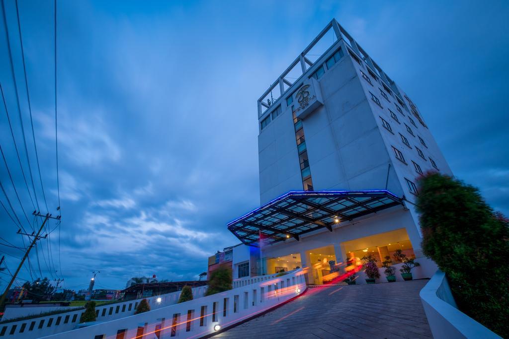 Sintesa Peninsula Hotel Палембанг Экстерьер фото
