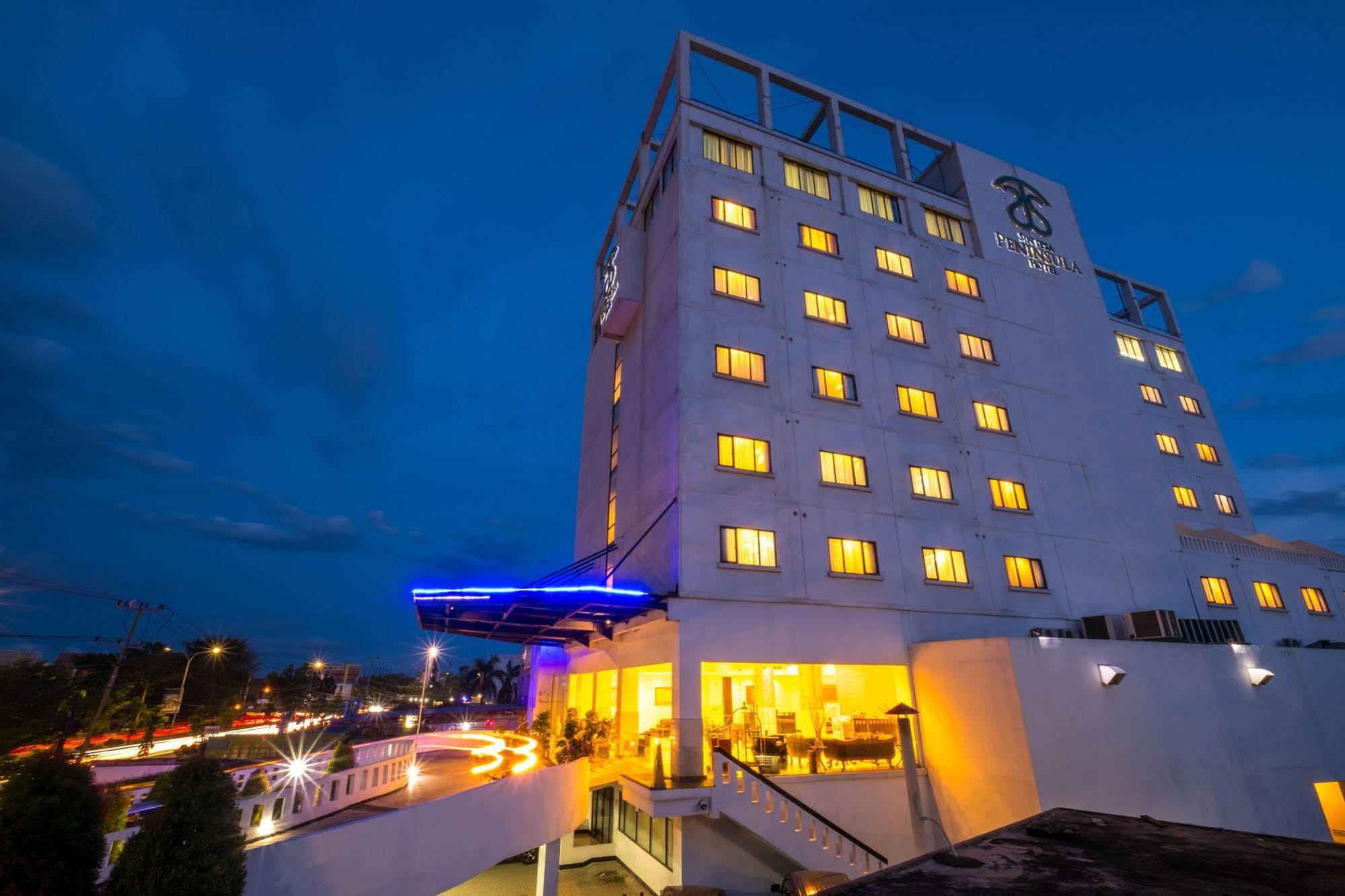 Sintesa Peninsula Hotel Палембанг Экстерьер фото